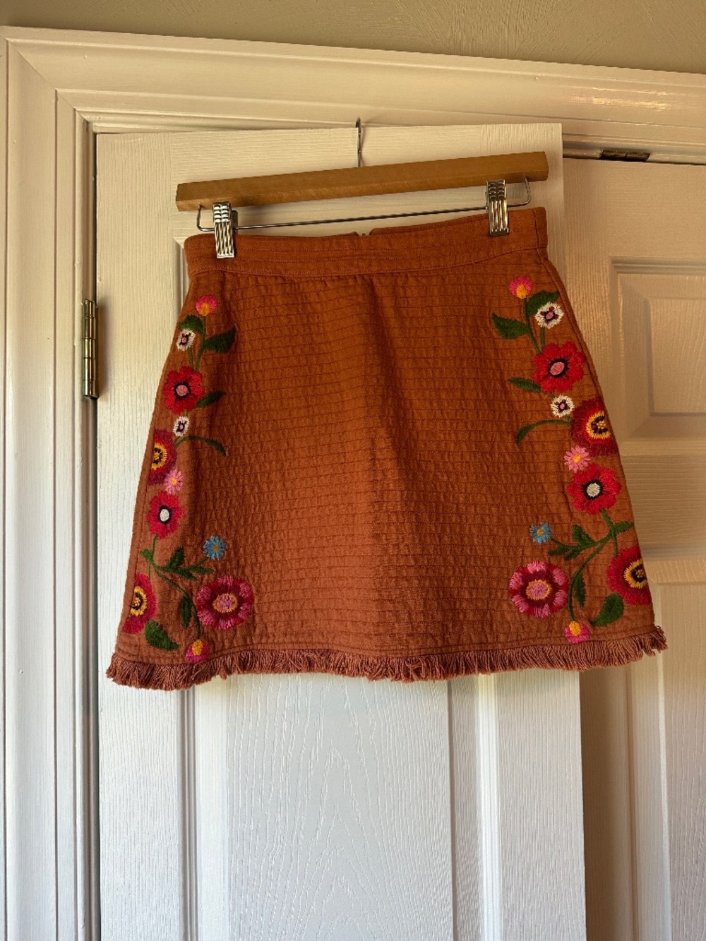 GB Gianni Bini Rust Floral Embroidered Fringe Mini Skirt Size S